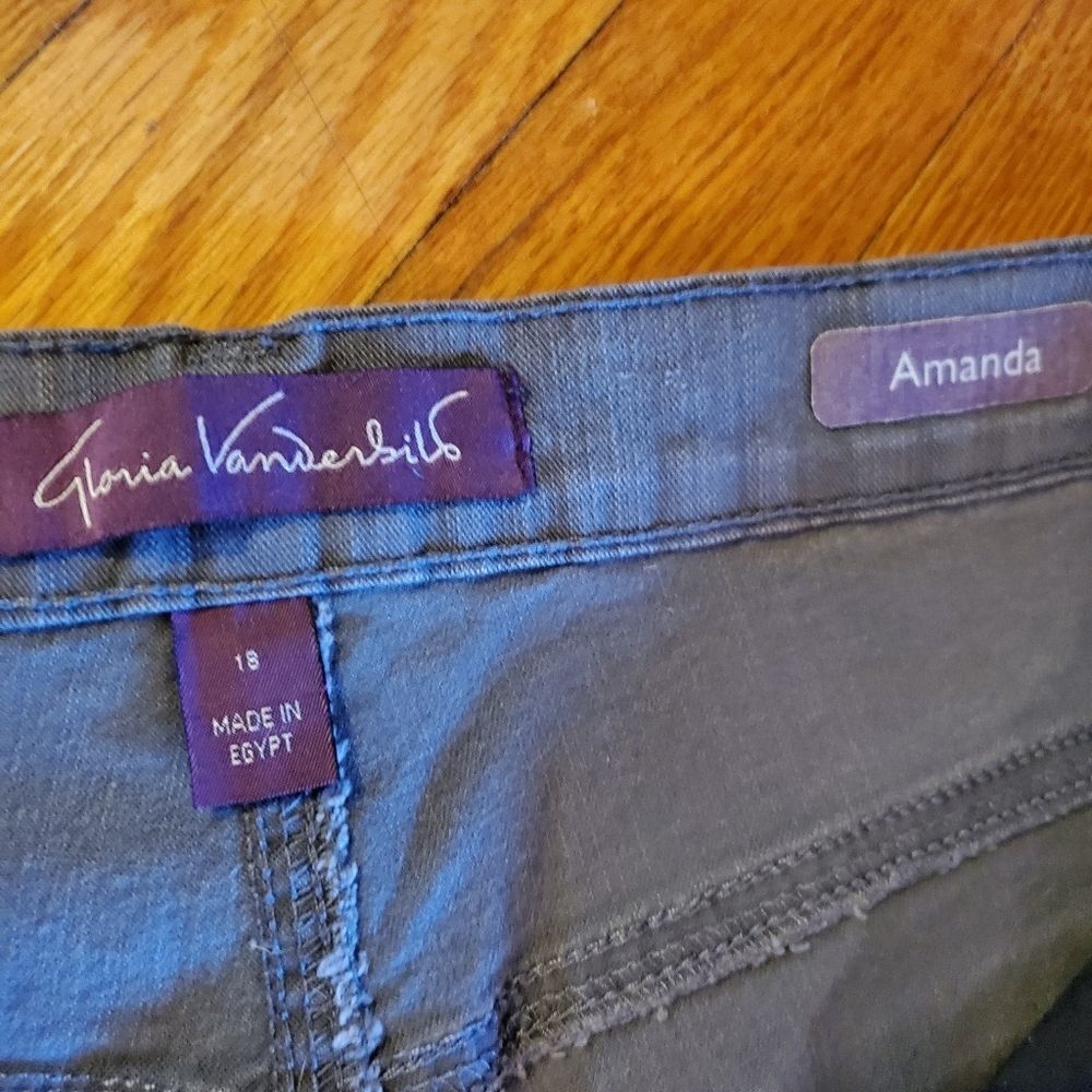 Gray Jeans‎ - Picture 8 of 8